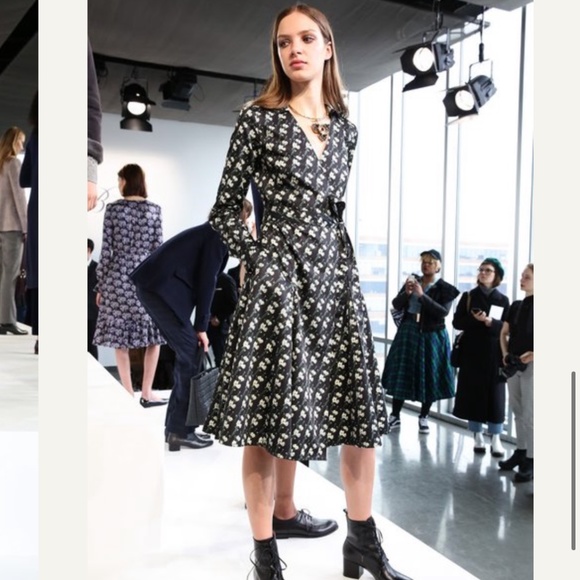 Brooks Brothers Dresses & Skirts - Brooks Brothers Zac Posen Snow Blossom Wrap Dress
